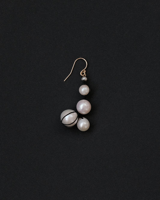 Black Medium Pearl Earring